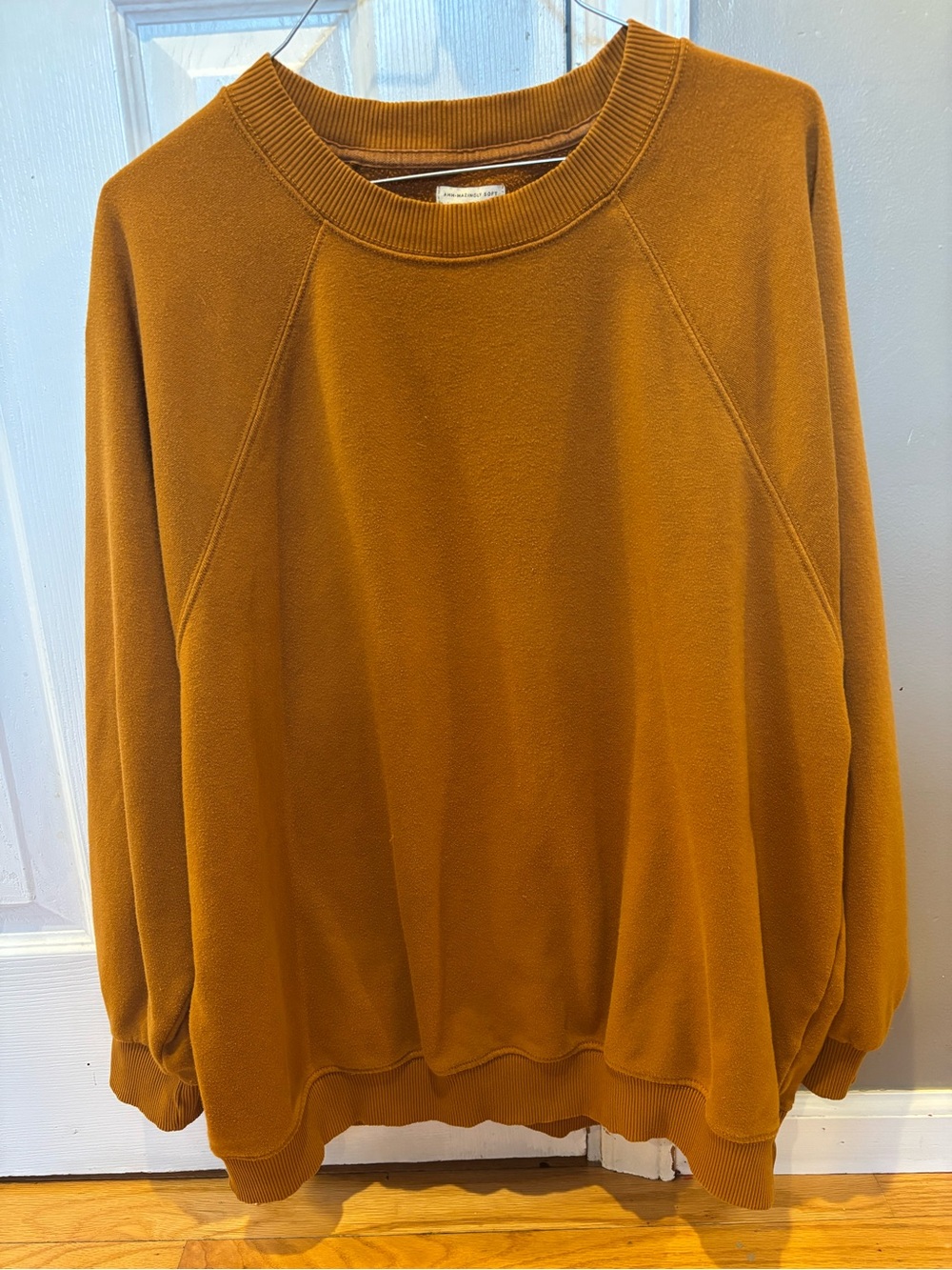 American Eagle Jegging Fit Crewneck Sweatshirt in Warm Mustard Size Medium